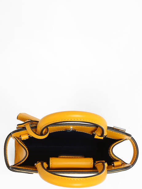 Sac BandouliÃ¨re Vertical Emilie Cuir Le tanneur Jaune emily TEMI1A00 vue secondaire 3
